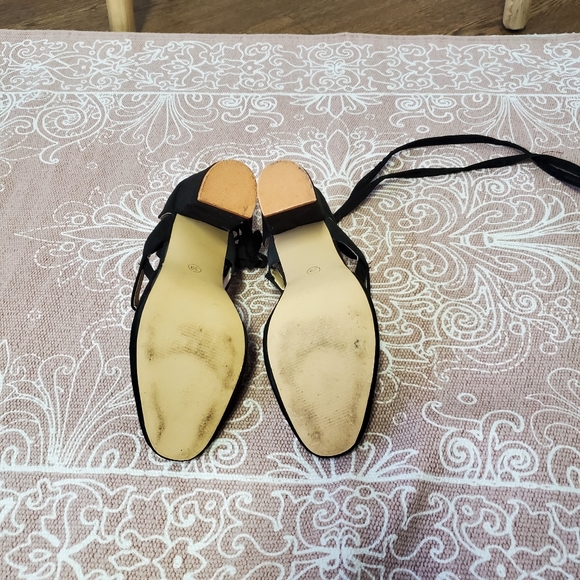 Heels - Picture 3 of 4